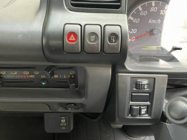 いすゞエルフアルミバン小型（2t・3t）[写真32]