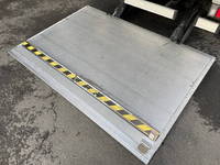 いすゞエルフアルミバン小型（2t・3t）[写真04]