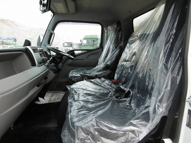 三菱ふそうキャンターアルミバン小型（2t・3t）[写真11]