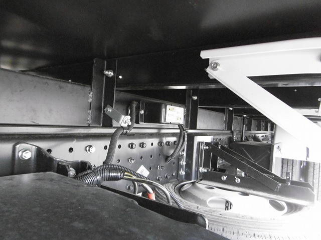 三菱ふそうキャンターアルミバン小型（2t・3t）[写真21]