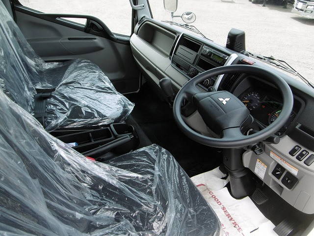 三菱ふそうキャンターアルミバン小型（2t・3t）[写真06]