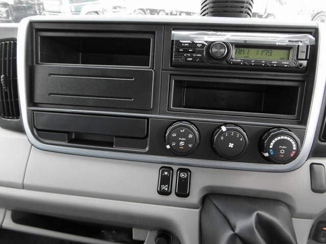 三菱ふそうキャンターアルミバン小型（2t・3t）[写真08]