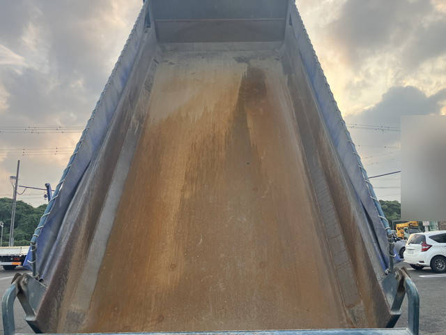 日野プロフィアダンプ大型（10t）[写真16]