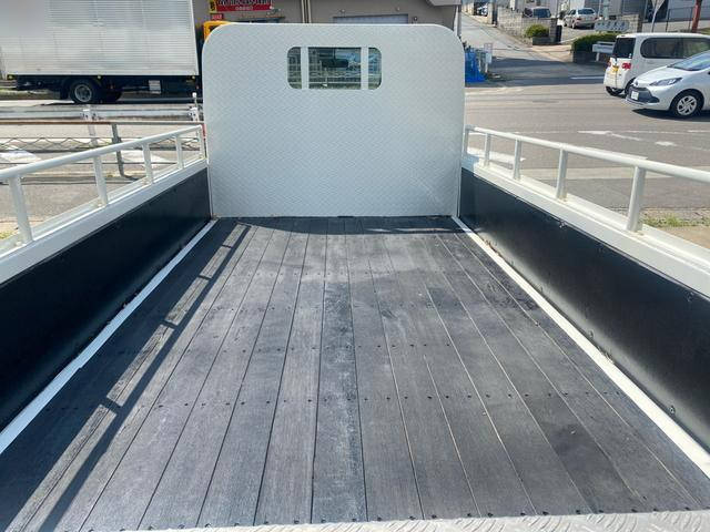 日野デュトロ平ボディ小型（2t・3t）[写真09]