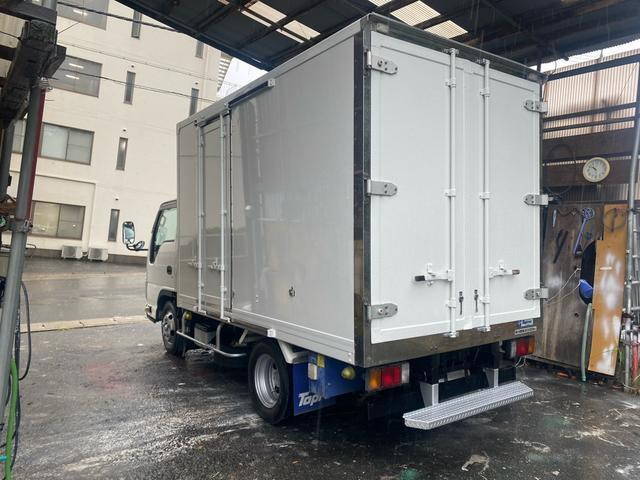 いすゞエルフ冷凍車（冷蔵車）小型（2t・3t）[写真02]