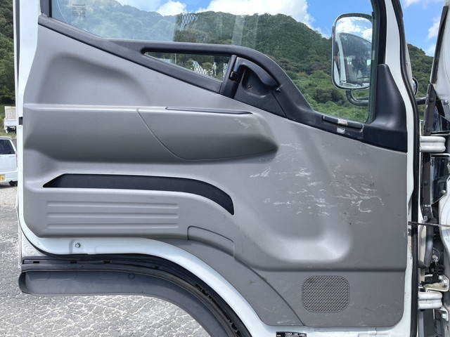 三菱ふそうキャンタークレーン4段小型（2t・3t）[写真30]