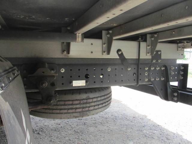 三菱ふそうキャンターアルミバン小型（2t・3t）[写真10]