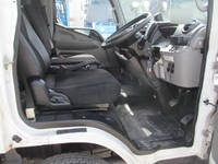 三菱ふそうキャンターアルミバン小型（2t・3t）[写真23]