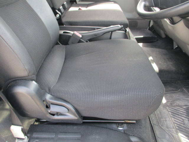 三菱ふそうキャンターアルミバン小型（2t・3t）[写真23]