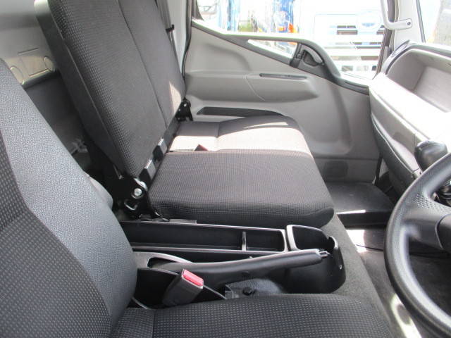 三菱ふそうキャンターアルミバン小型（2t・3t）[写真25]