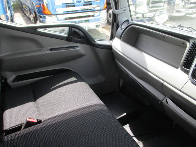 三菱ふそうキャンターアルミバン小型（2t・3t）[写真26]