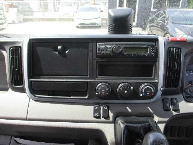 三菱ふそうキャンターアルミバン小型（2t・3t）[写真29]