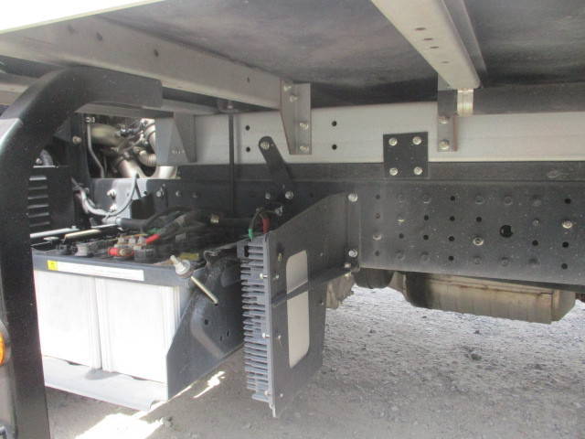 三菱ふそうキャンターアルミバン小型（2t・3t）[写真08]