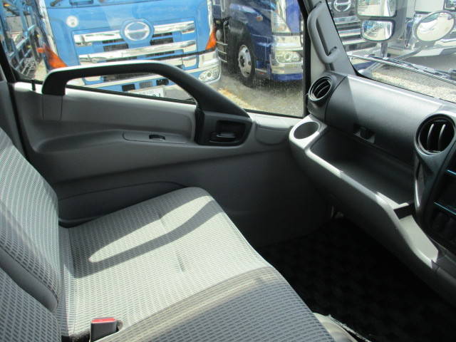 日野デュトロアルミバン小型（2t・3t）[写真29]