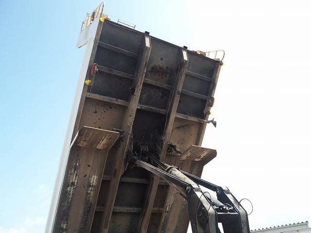 いすゞギガダンプ大型（10t）[写真12]