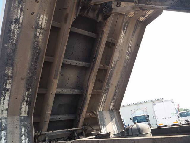 いすゞギガダンプ大型（10t）[写真13]