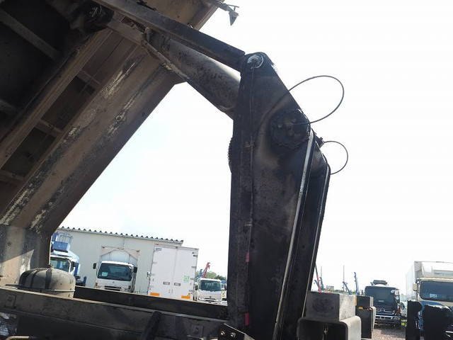 いすゞギガダンプ大型（10t）[写真14]