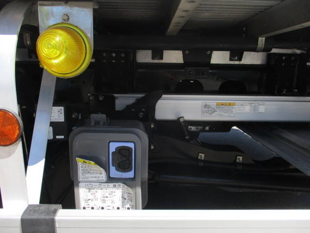 三菱ふそうファイターアルミウイング中型（4t）[写真11]