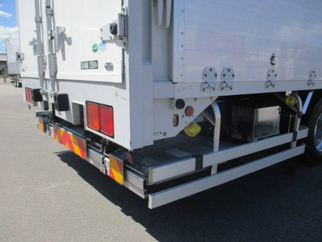 三菱ふそうファイターアルミウイング中型（4t）[写真13]