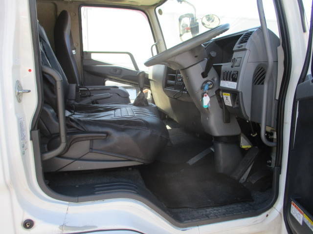 三菱ふそうファイターアルミウイング中型（4t）[写真26]