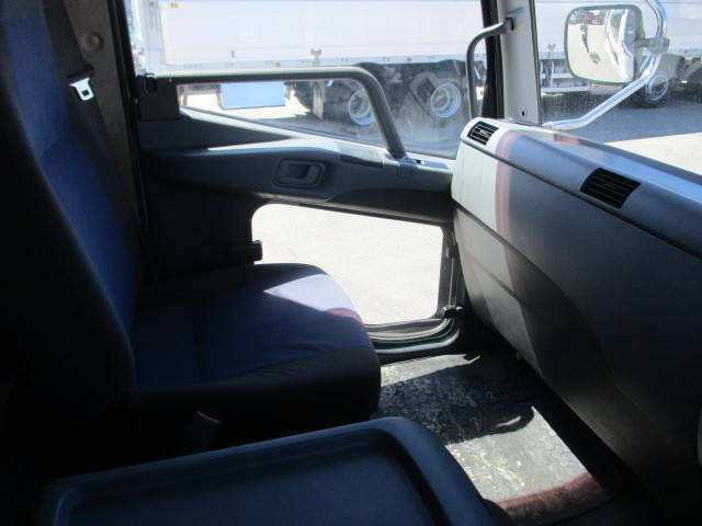 三菱ふそうファイターアルミウイング中型（4t）[写真30]