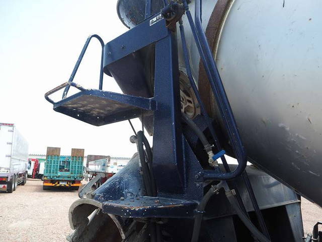 いすゞエルフミキサー車（コンクリートミキサー）小型（2t・3t）[写真15]