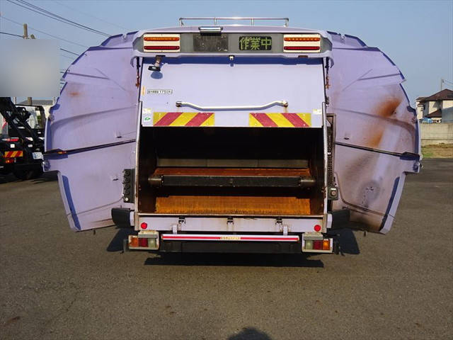 三菱ふそうファイターパッカー車（塵芥車）中型（4t）[写真13]