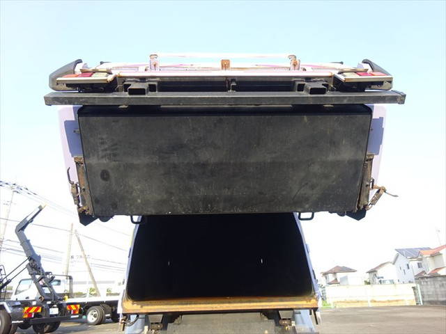三菱ふそうファイターパッカー車（塵芥車）中型（4t）[写真15]