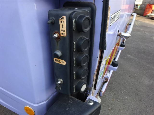 三菱ふそうファイターパッカー車（塵芥車）中型（4t）[写真19]