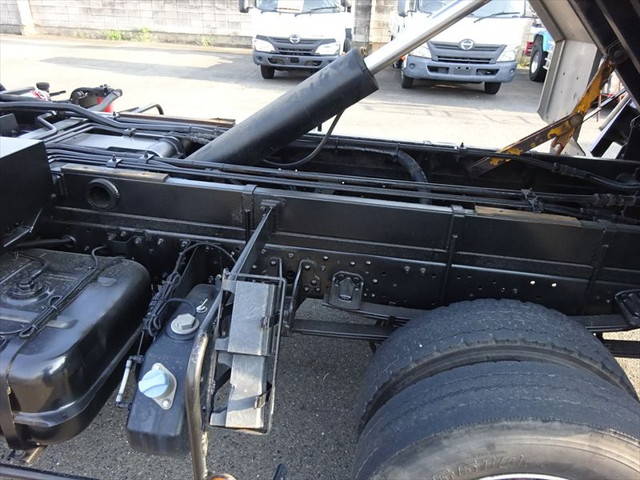三菱ふそうファイターパッカー車（塵芥車）中型（4t）[写真04]