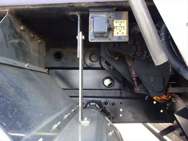 三菱ふそうファイターパッカー車（塵芥車）中型（4t）[写真05]