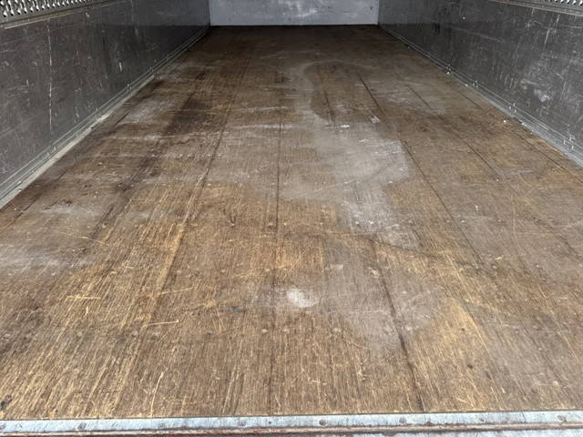 いすゞフォワードアルミウイング中型（4t）[写真16]