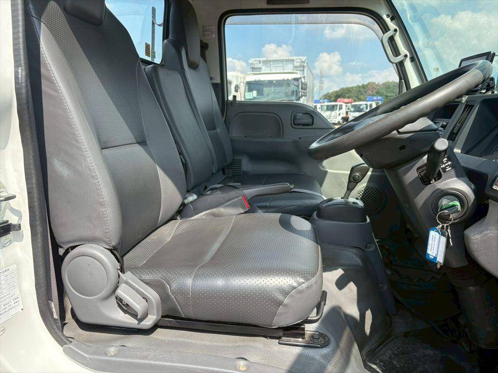 いすゞエルフコンテナ専用車小型（2t・3t）[写真17]