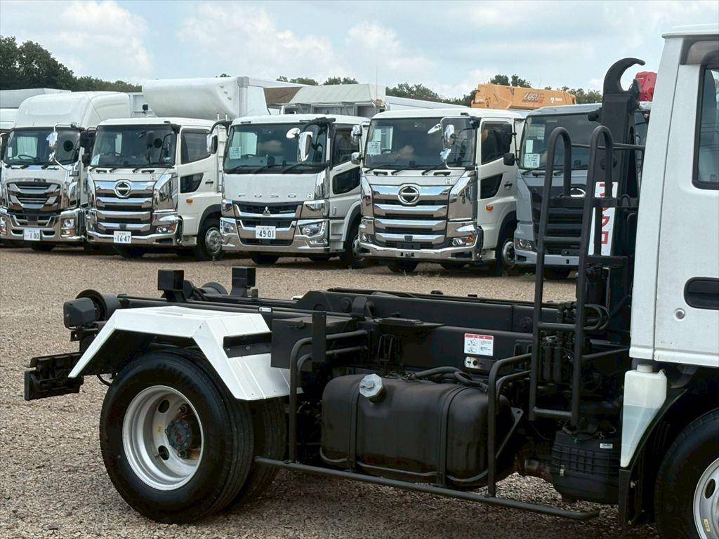 いすゞエルフコンテナ専用車小型（2t・3t）[写真03]