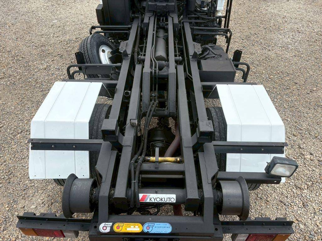 いすゞエルフコンテナ専用車小型（2t・3t）[写真06]