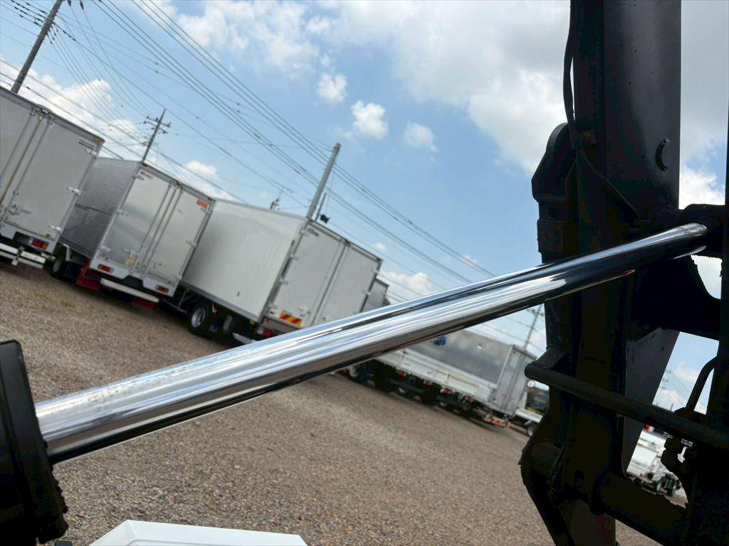 いすゞエルフコンテナ専用車小型（2t・3t）[写真08]