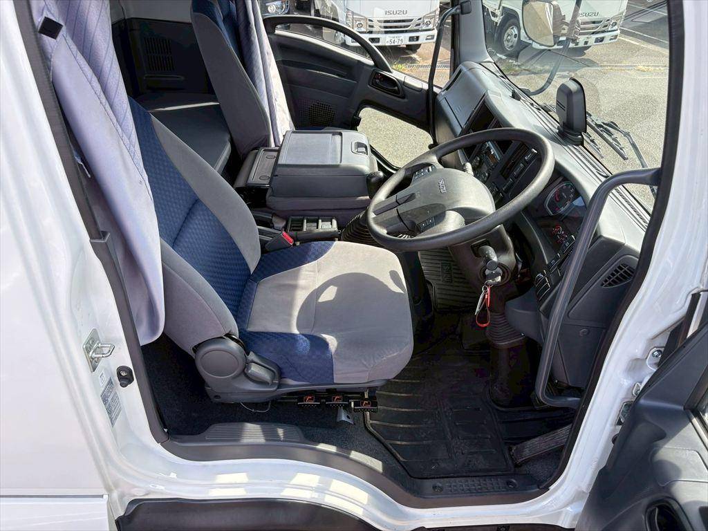 いすゞフォワードクレーン4段中型（4t）[写真17]