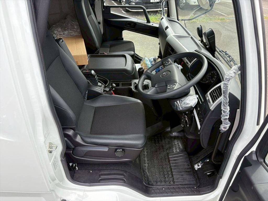 三菱ふそうファイターアルミウイング中型（4t）[写真20]