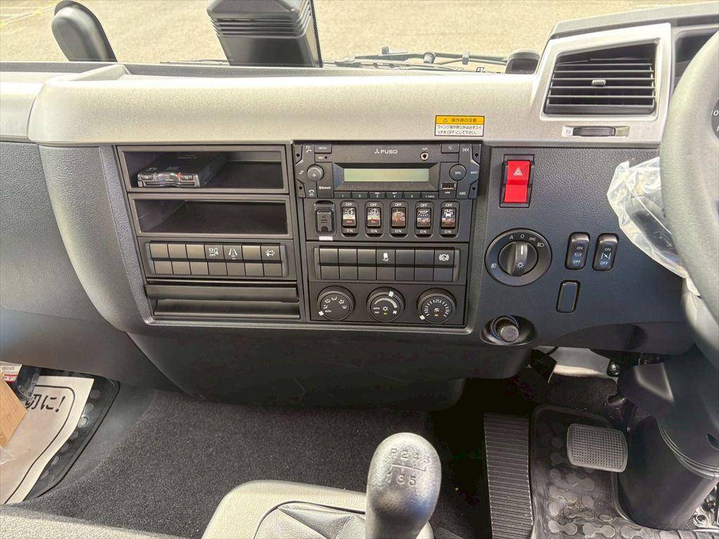 三菱ふそうファイターアルミウイング中型（4t）[写真21]