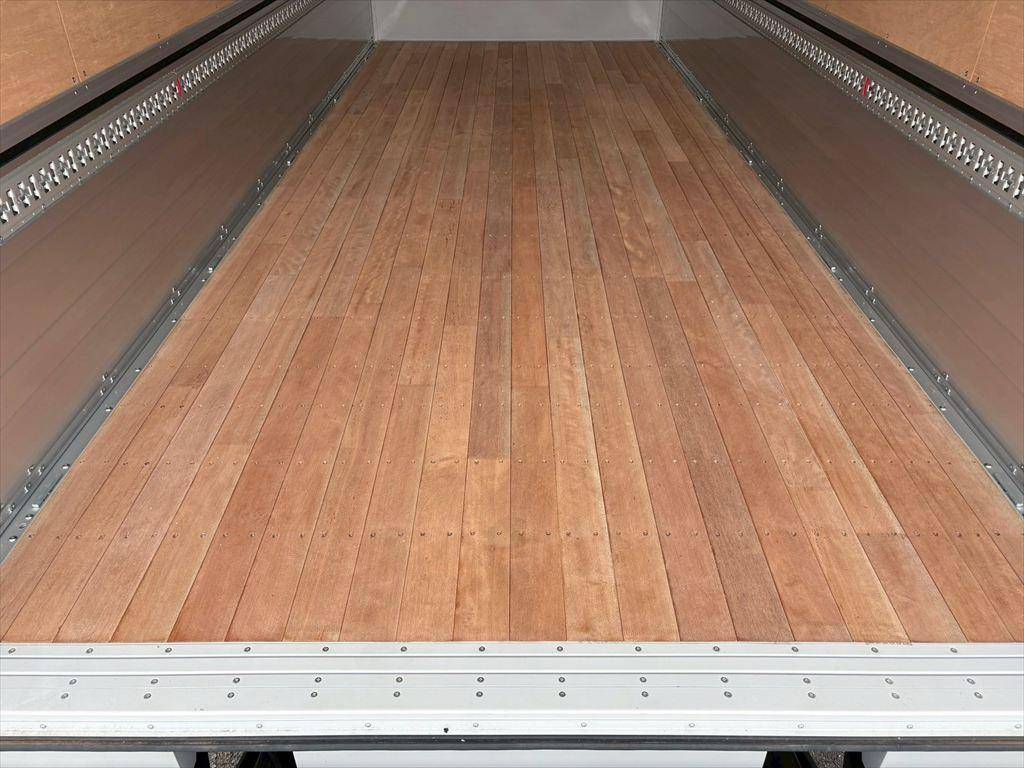 三菱ふそうファイターアルミウイング中型（4t）[写真08]