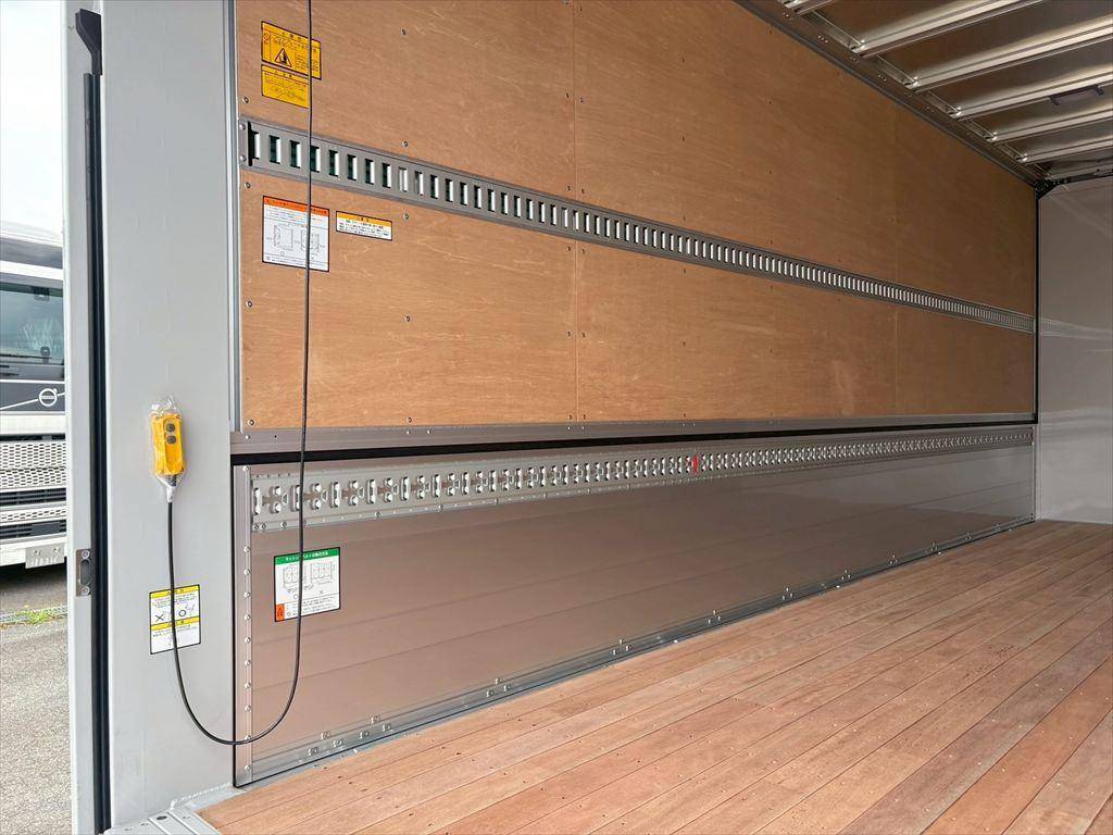 三菱ふそうファイターアルミウイング中型（4t）[写真09]