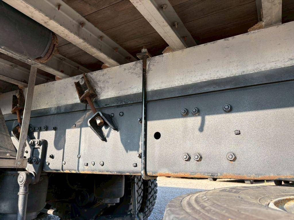 三菱ふそうスーパーグレートアルミブロック大型（10t）[写真11]