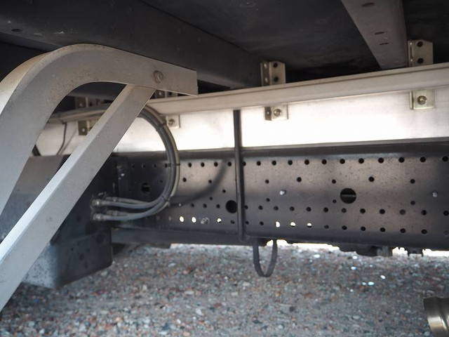 いすゞフォワードアルミウイング中型（4t）[写真15]