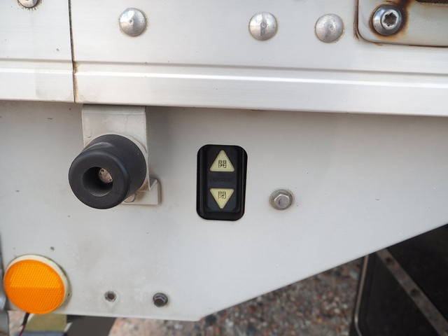 いすゞフォワードアルミウイング中型（4t）[写真18]