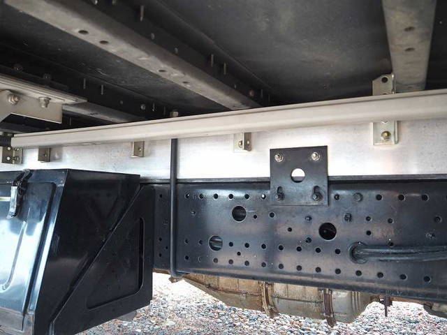 いすゞフォワードアルミウイング中型（4t）[写真22]