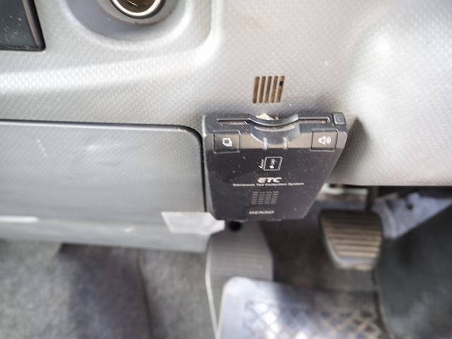 いすゞフォワードアルミウイング中型（4t）[写真35]