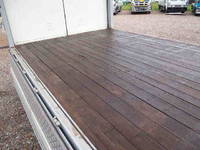 いすゞフォワードアルミウイング中型（4t）[写真10]