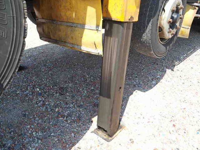 いすゞギガセルフローダー大型（10t）[写真12]