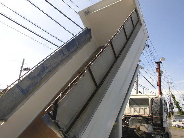 いすゞギガダンプ大型（10t）[写真10]
