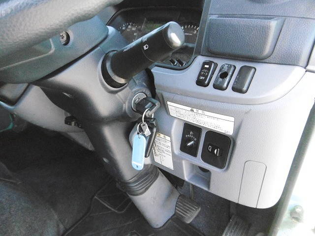 三菱ふそうキャンターダブルキャブ（Wキャブ）小型（2t・3t）[写真05]